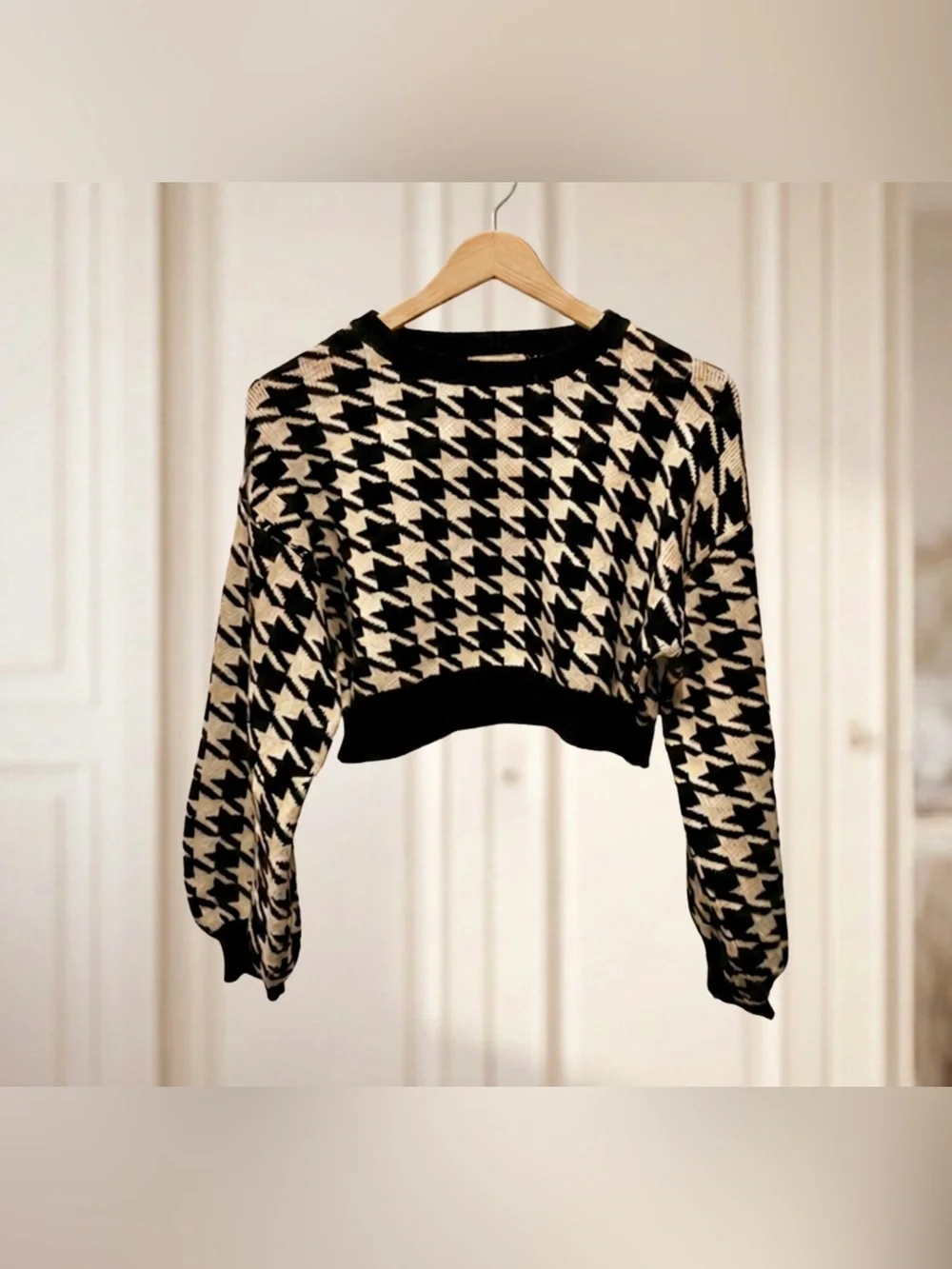 Altar’d State NWOT Black Cream Houndstooth Cropped Sweater Balloon Sleeve Small